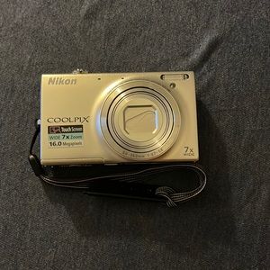 Selling this Nikon Coolpix Camera.